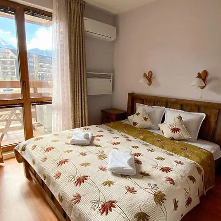 Wooden In Belvedere Apartment *